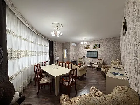 Kirayə verilir 2 otaqlı mənzil 90 m²