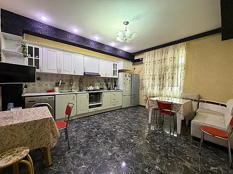 Kirayə verilir 2 otaqlı mənzil 90 m²