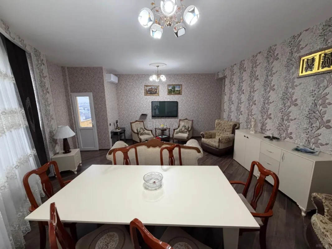 Kirayə verilir 2 otaqlı mənzil 90 m²