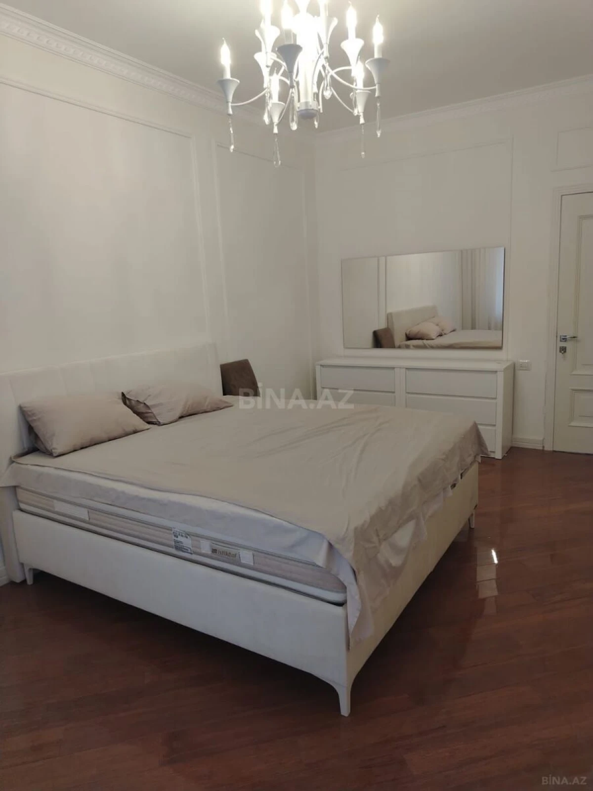 Satılır 3 otaqlı mənzil 150 m²