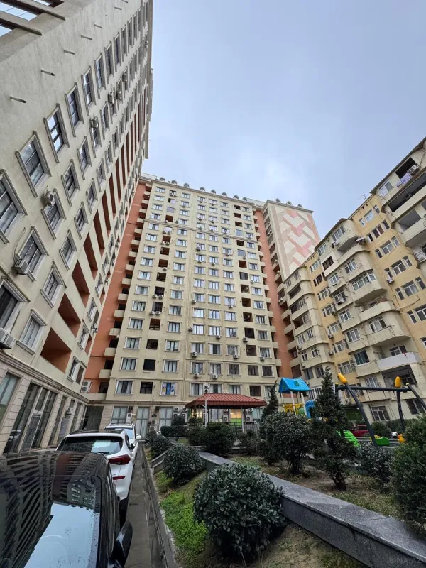 Satılır 3 otaqlı mənzil 134 m²