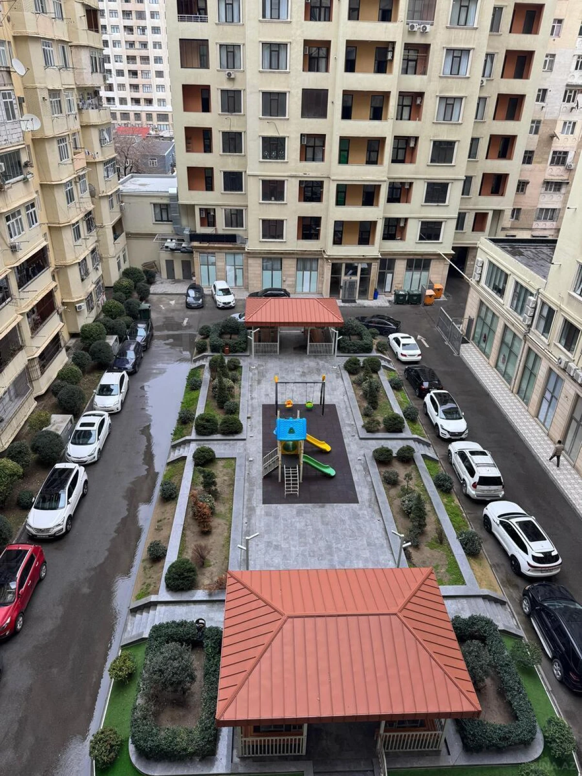 Satılır 3 otaqlı mənzil 134 m²