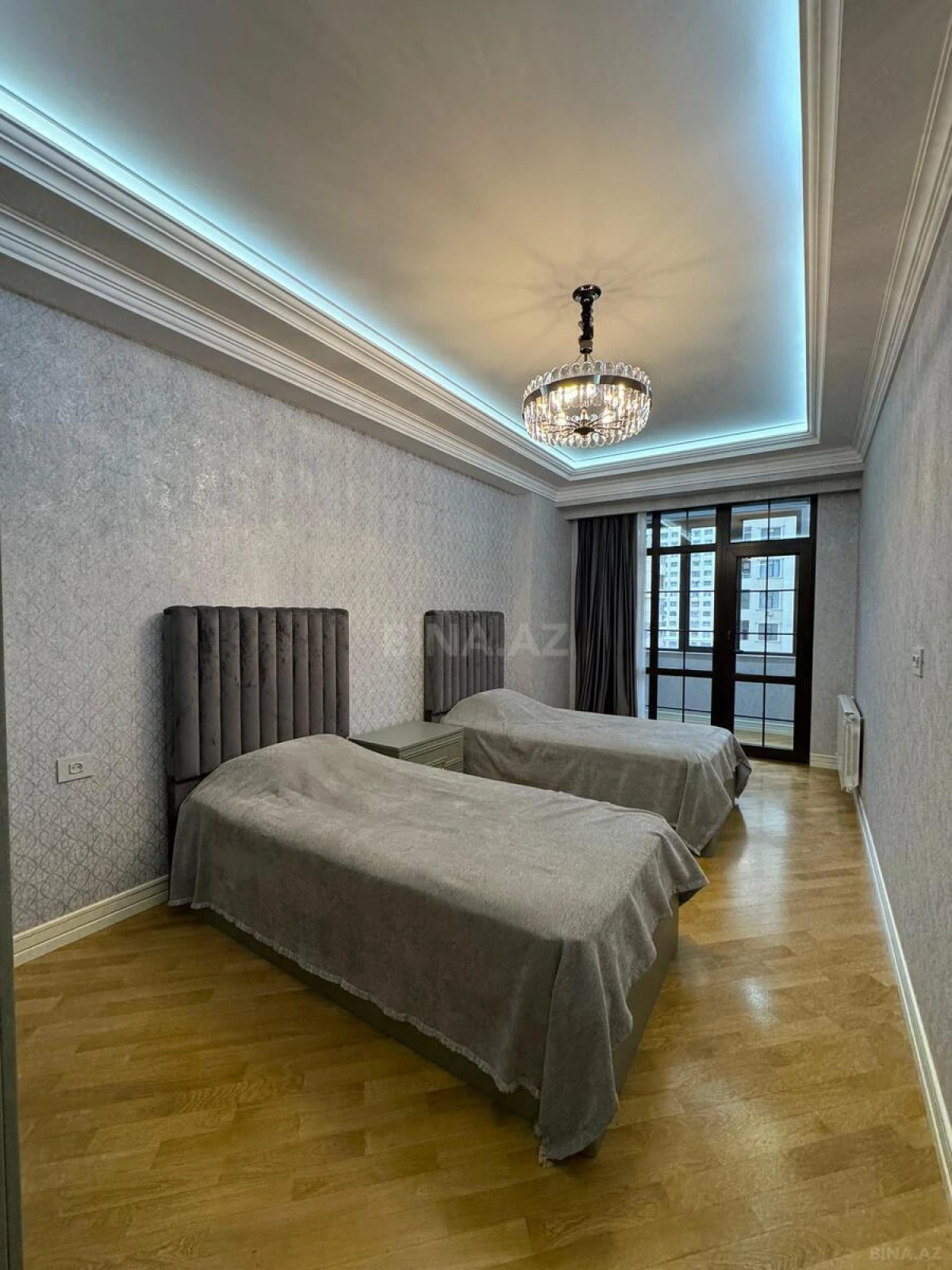 Satılır 3 otaqlı mənzil 134 m²