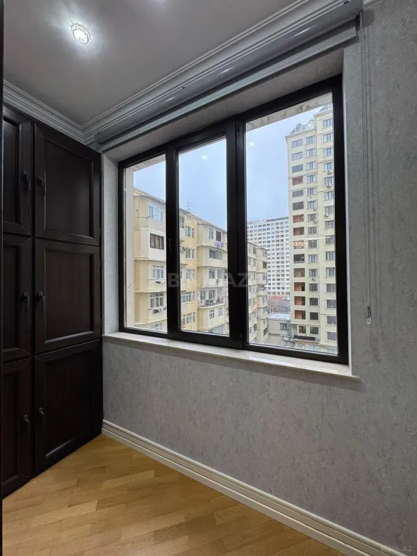 Satılır 3 otaqlı mənzil 134 m²