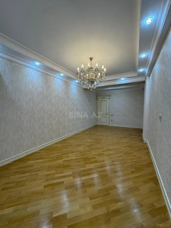 Satılır 3 otaqlı mənzil 134 m²