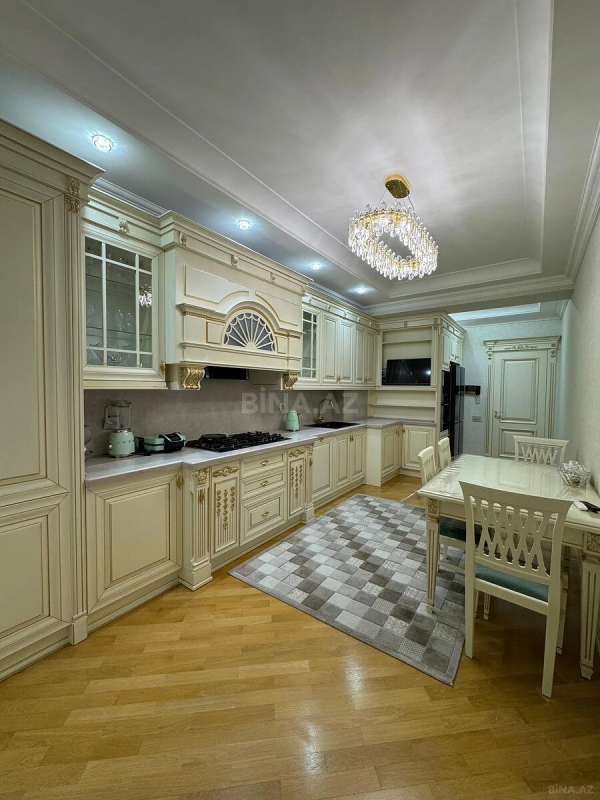 Satılır 3 otaqlı mənzil 134 m²