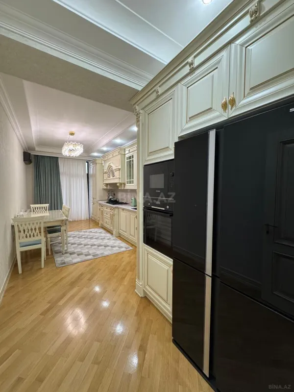 Satılır 3 otaqlı mənzil 134 m²