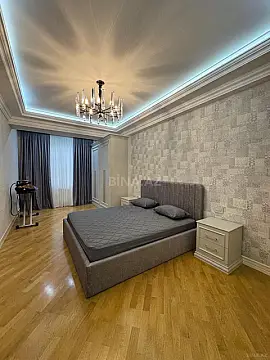 Satılır 3 otaqlı mənzil 134 m²