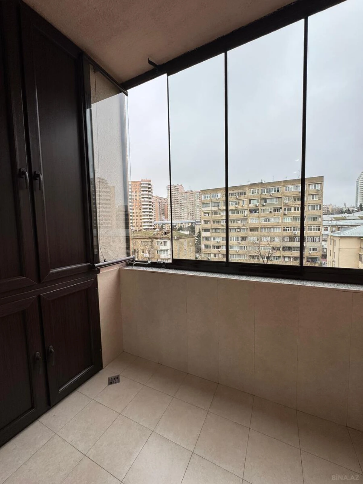 Satılır 3 otaqlı mənzil 134 m²