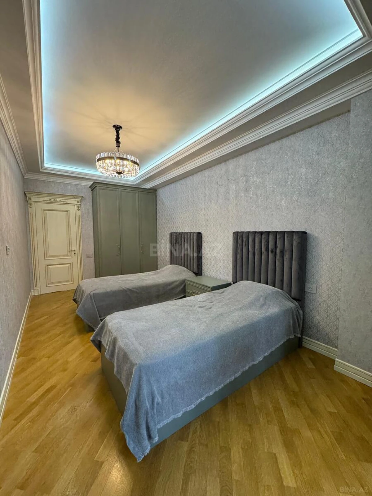 Satılır 3 otaqlı mənzil 134 m²