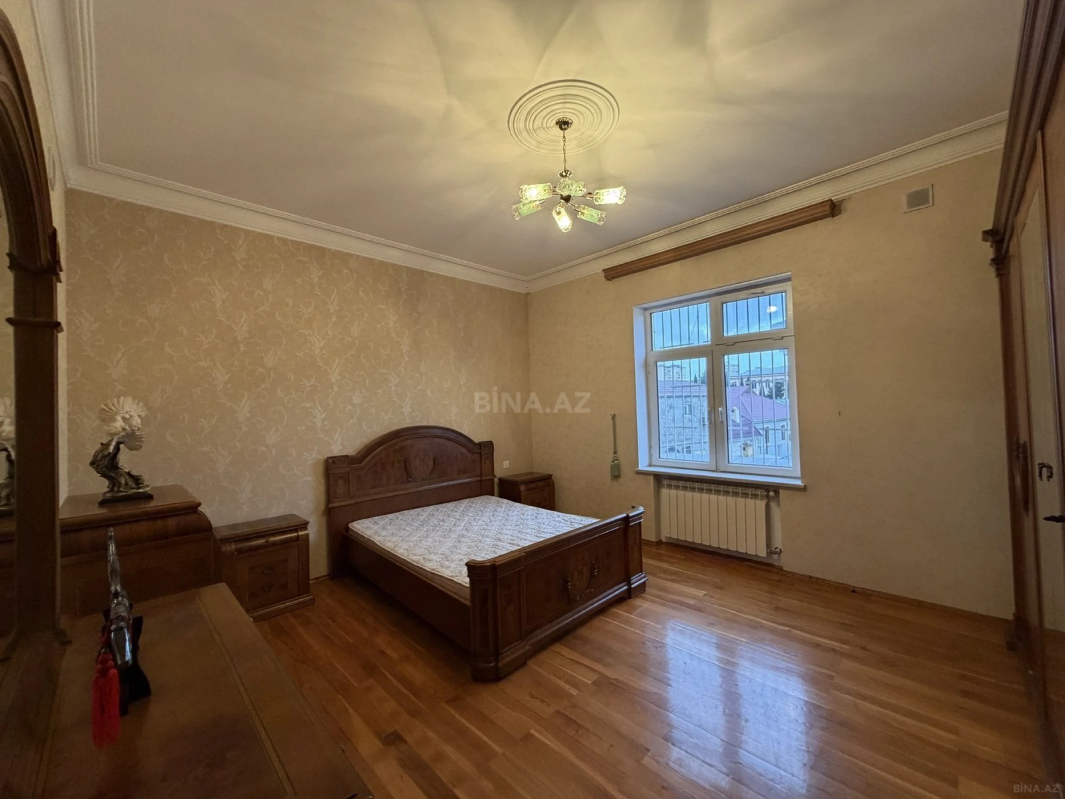 Satılır 6 otaqlı həyət evi 250 m²