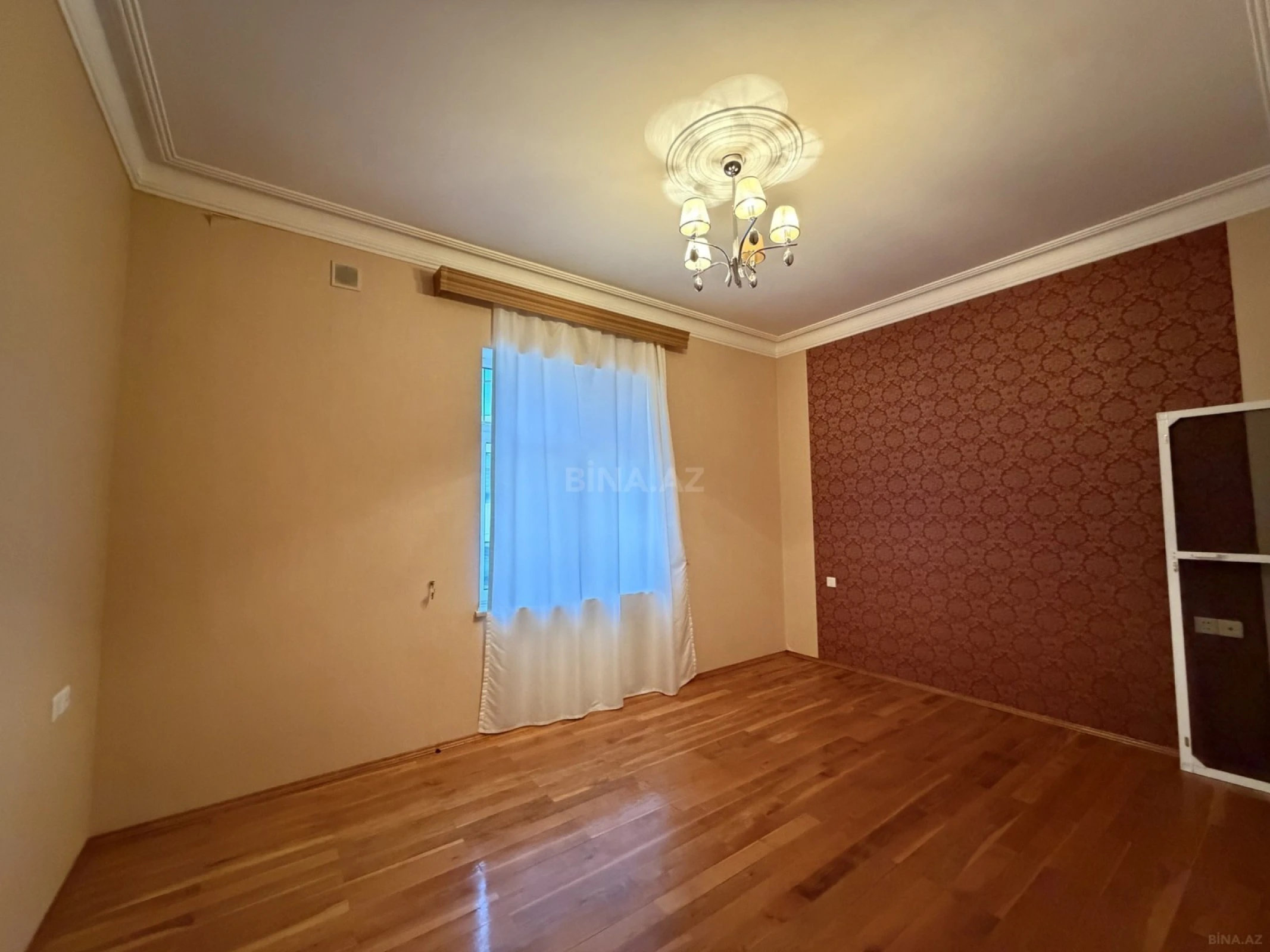 Satılır 6 otaqlı həyət evi 250 m²