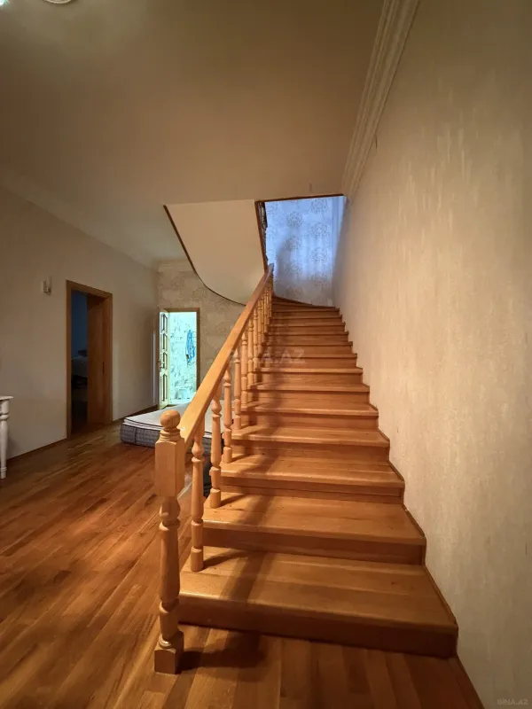 Satılır 6 otaqlı həyət evi 250 m²