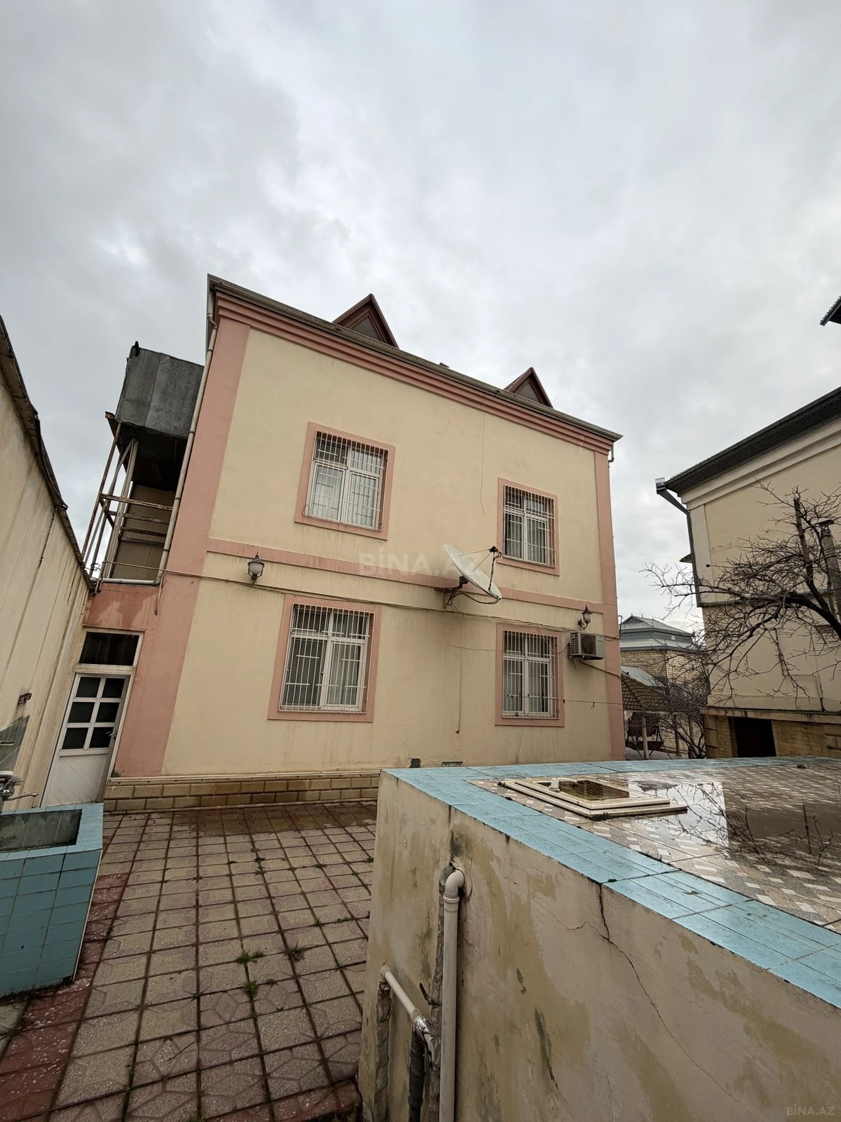 Satılır 6 otaqlı həyət evi 250 m²