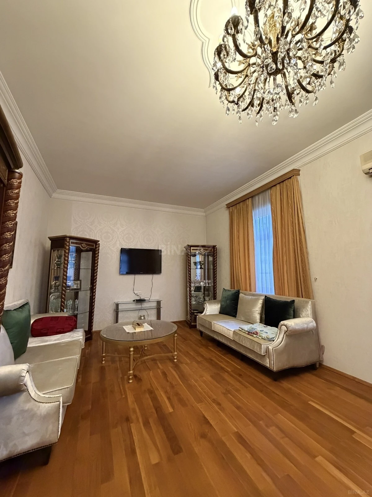 Satılır 6 otaqlı həyət evi 250 m²
