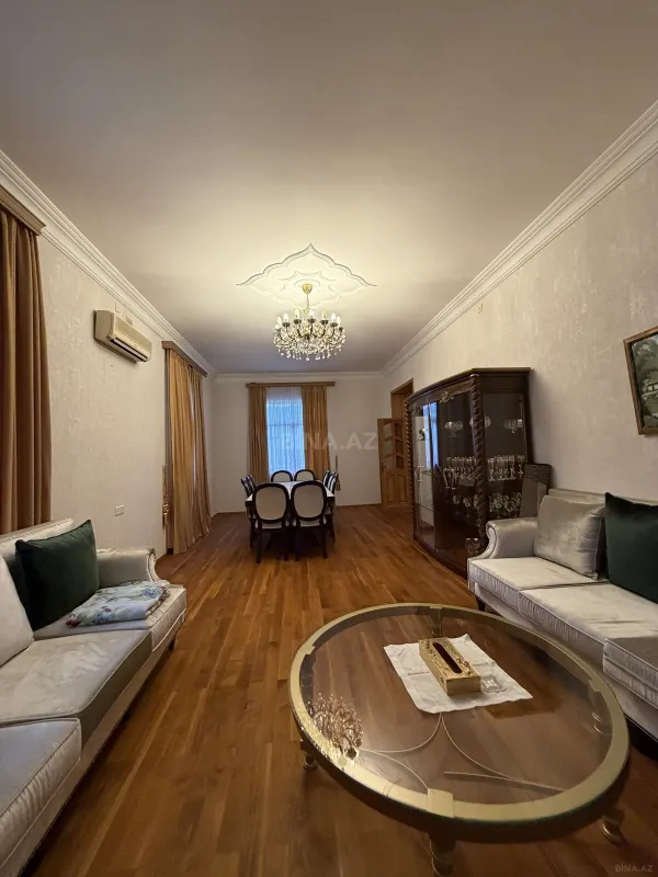 Satılır 6 otaqlı həyət evi 250 m²