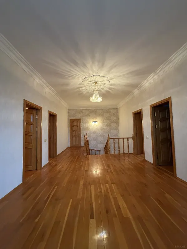 Satılır 6 otaqlı həyət evi 250 m²