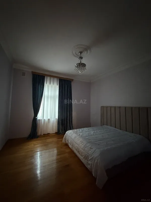 Satılır 6 otaqlı həyət evi 250 m²