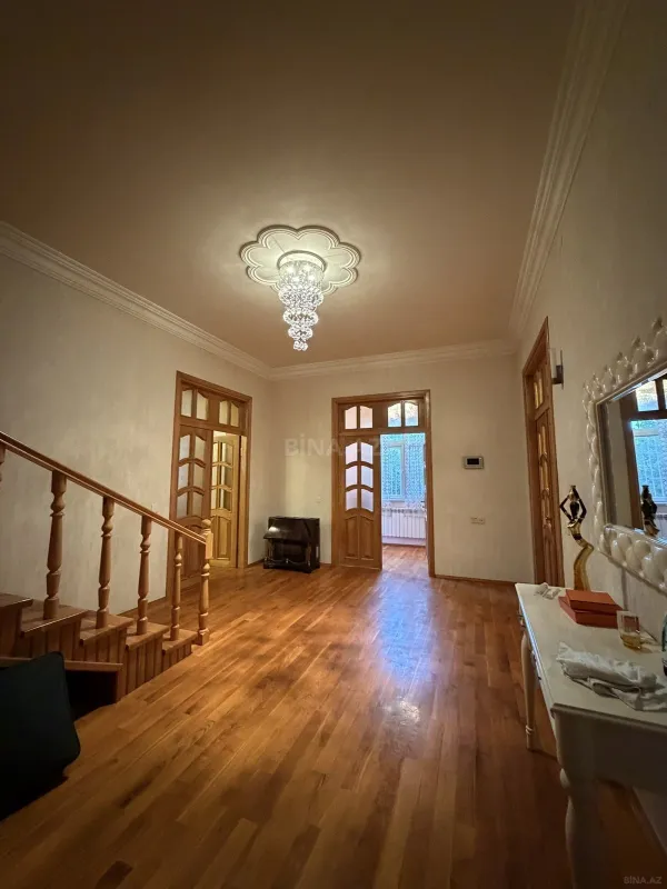 Satılır 6 otaqlı həyət evi 250 m²