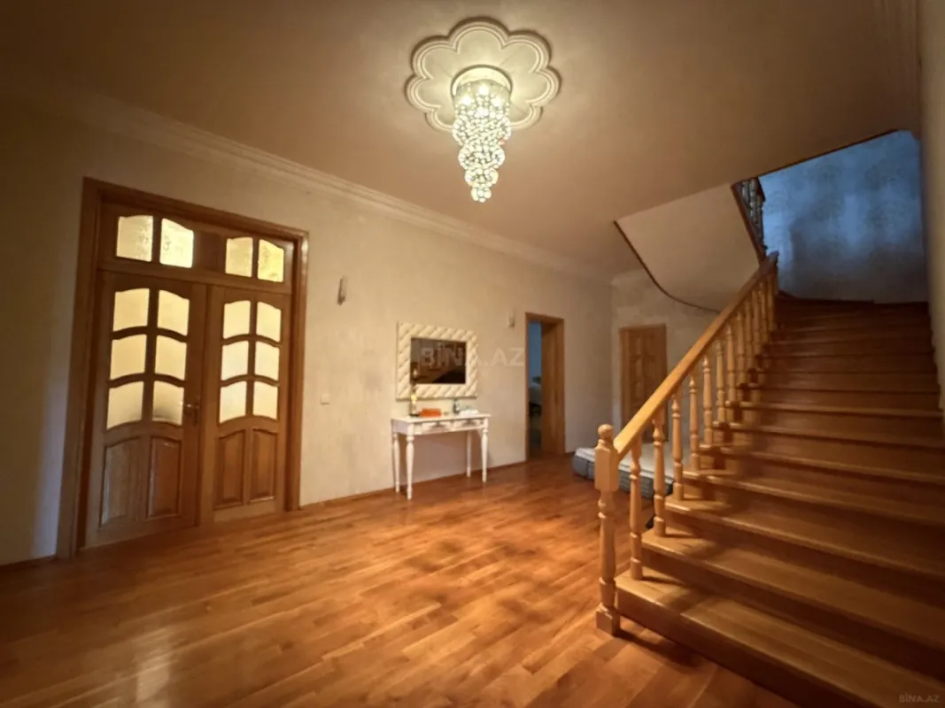 Satılır 6 otaqlı həyət evi 250 m²