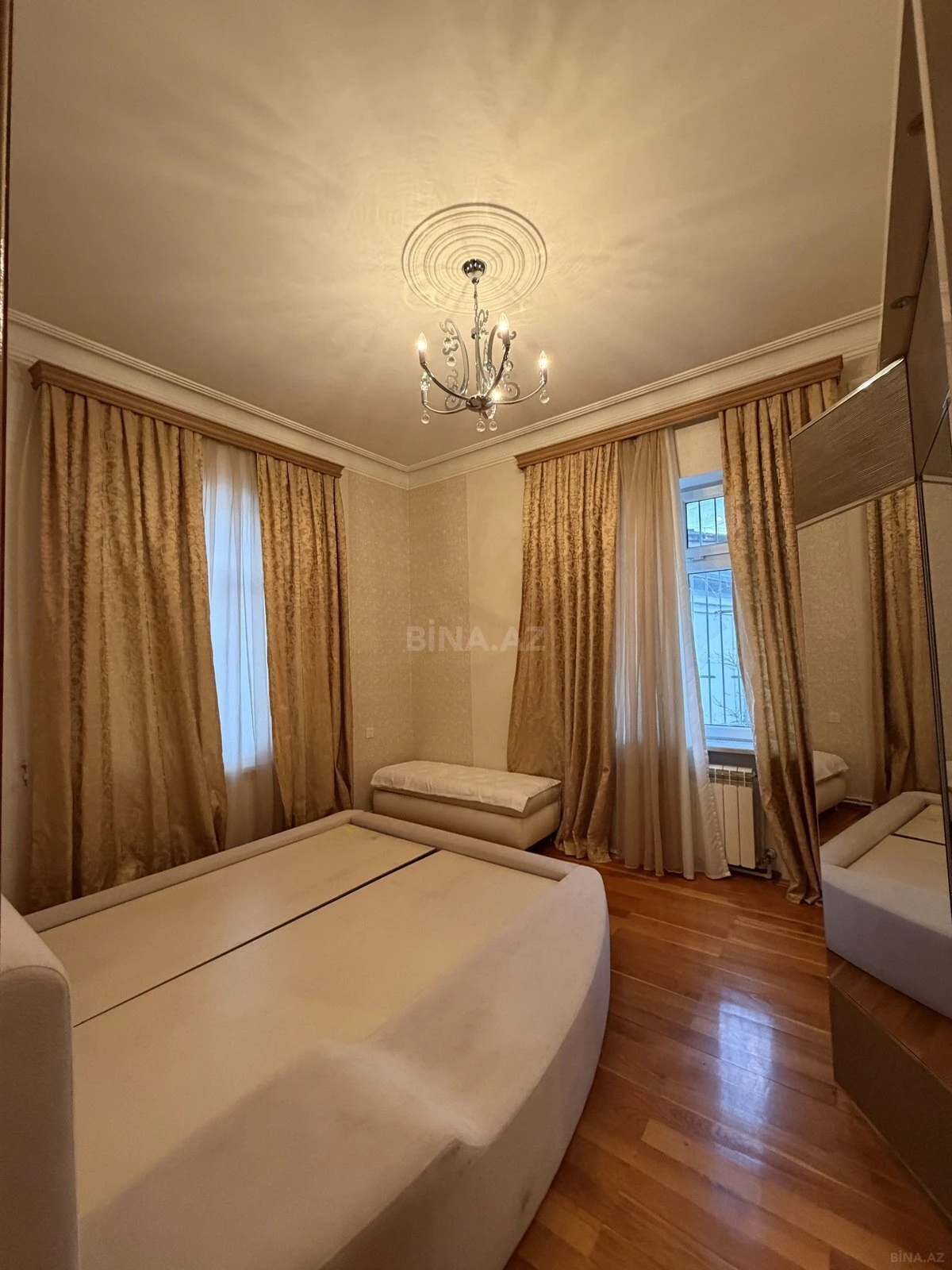 Satılır 6 otaqlı həyət evi 250 m²