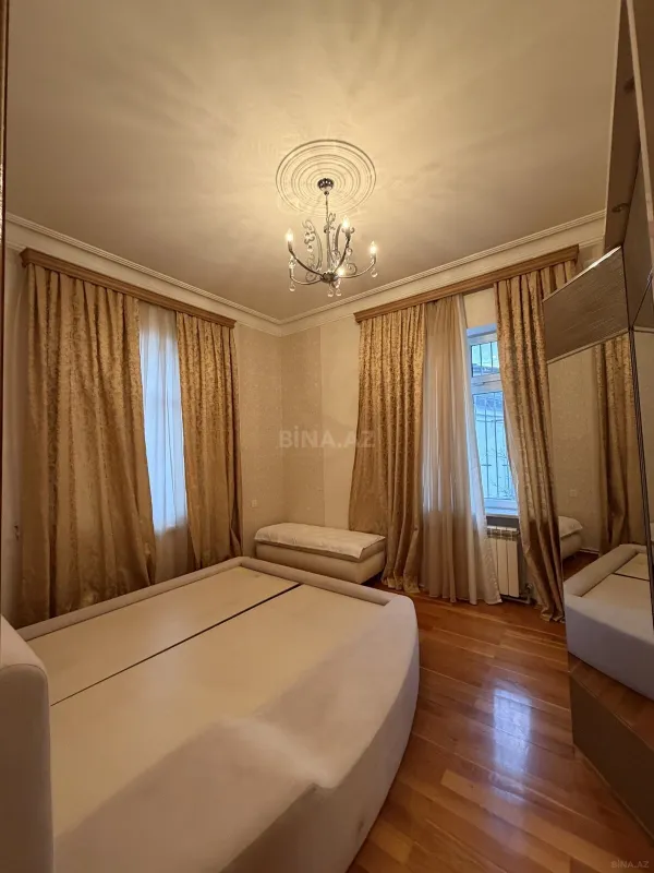Satılır 6 otaqlı həyət evi 250 m²