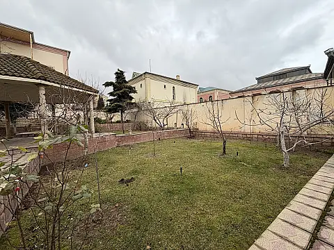 Satılır 6 otaqlı həyət evi 250 m²