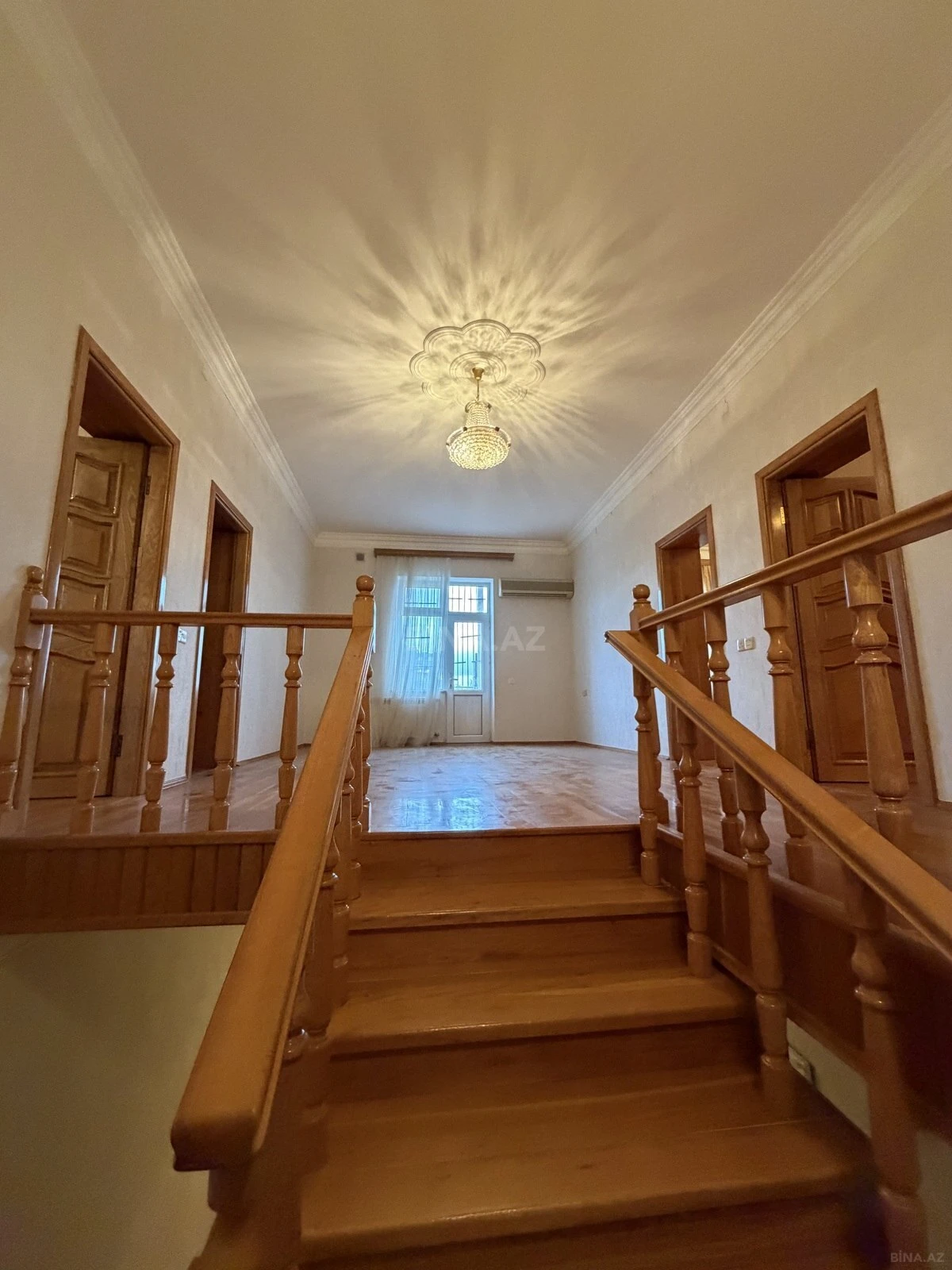 Satılır 6 otaqlı həyət evi 250 m²