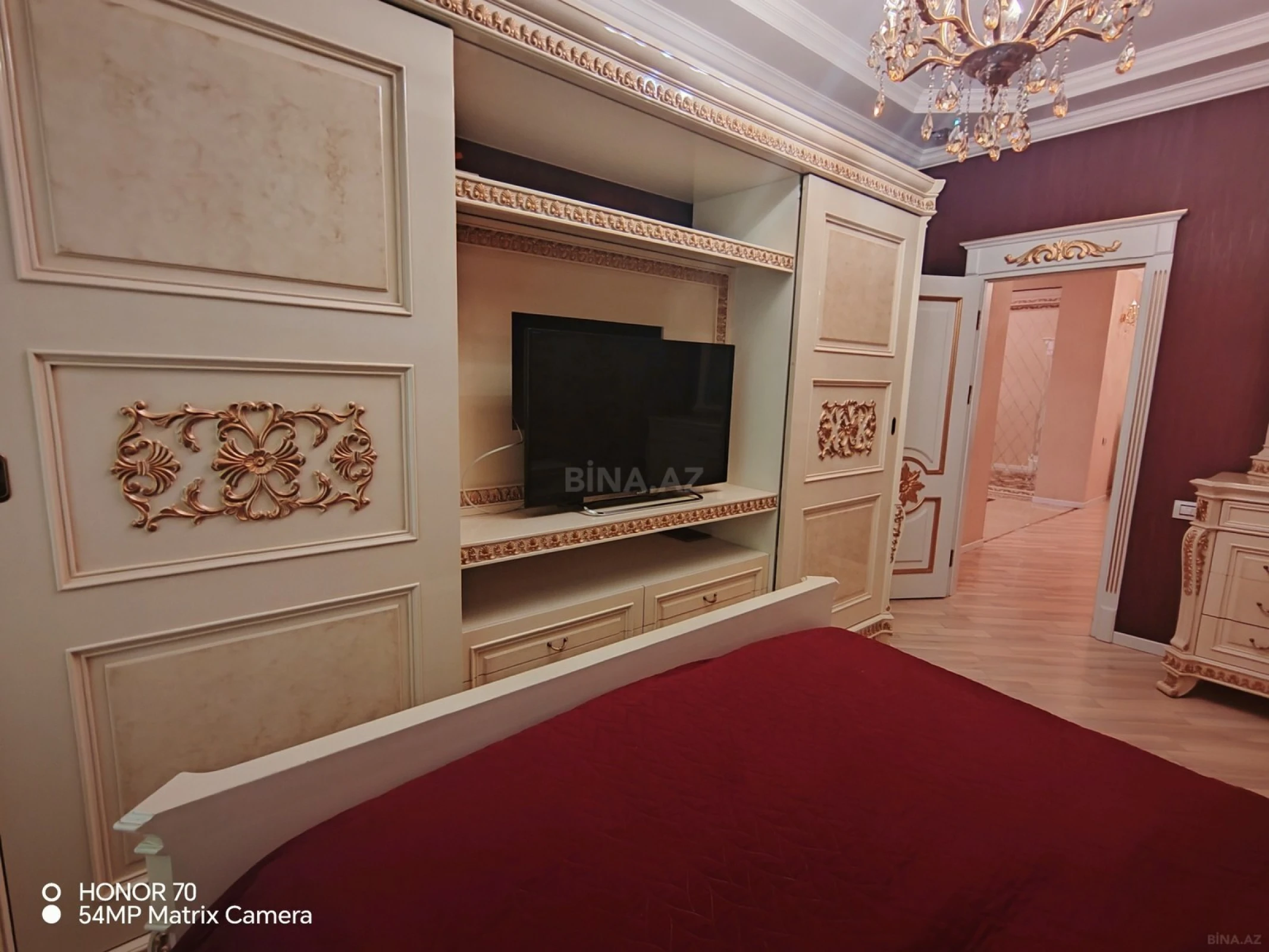 Satılır 4 otaqlı mənzil 240 m²