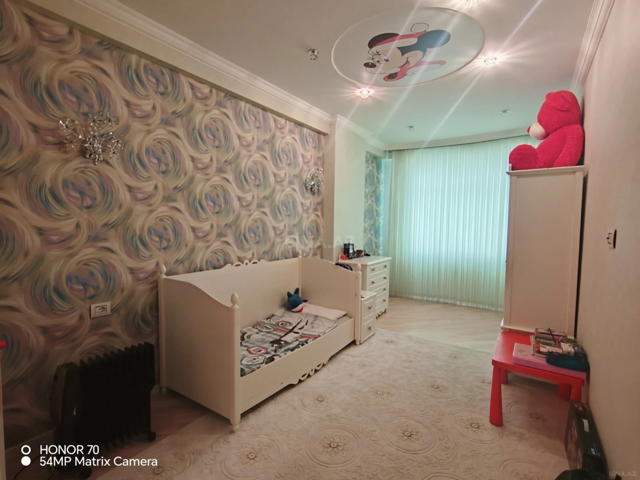 Satılır 4 otaqlı mənzil 240 m²