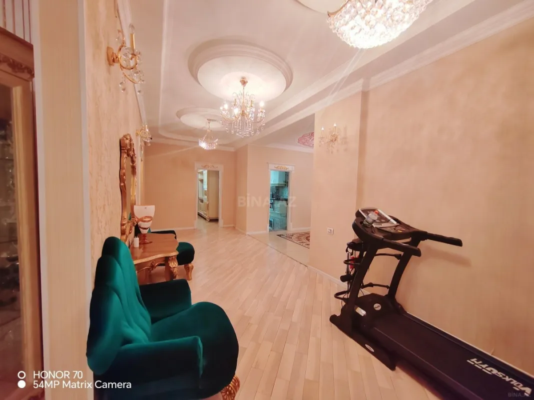 Satılır 4 otaqlı mənzil 240 m²