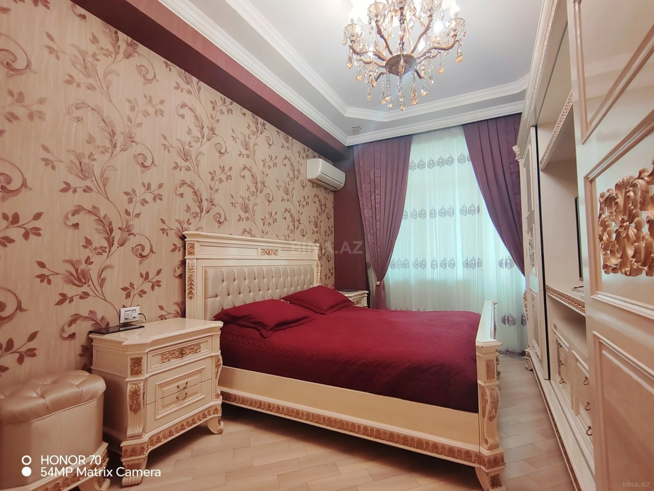 Satılır 4 otaqlı mənzil 240 m²