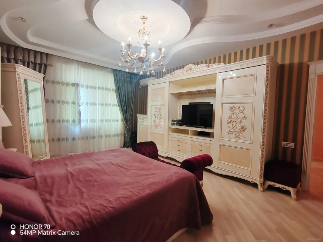 Satılır 4 otaqlı mənzil 240 m²