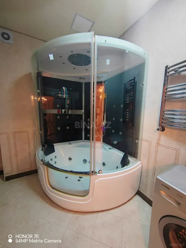 Satılır 4 otaqlı mənzil 240 m²