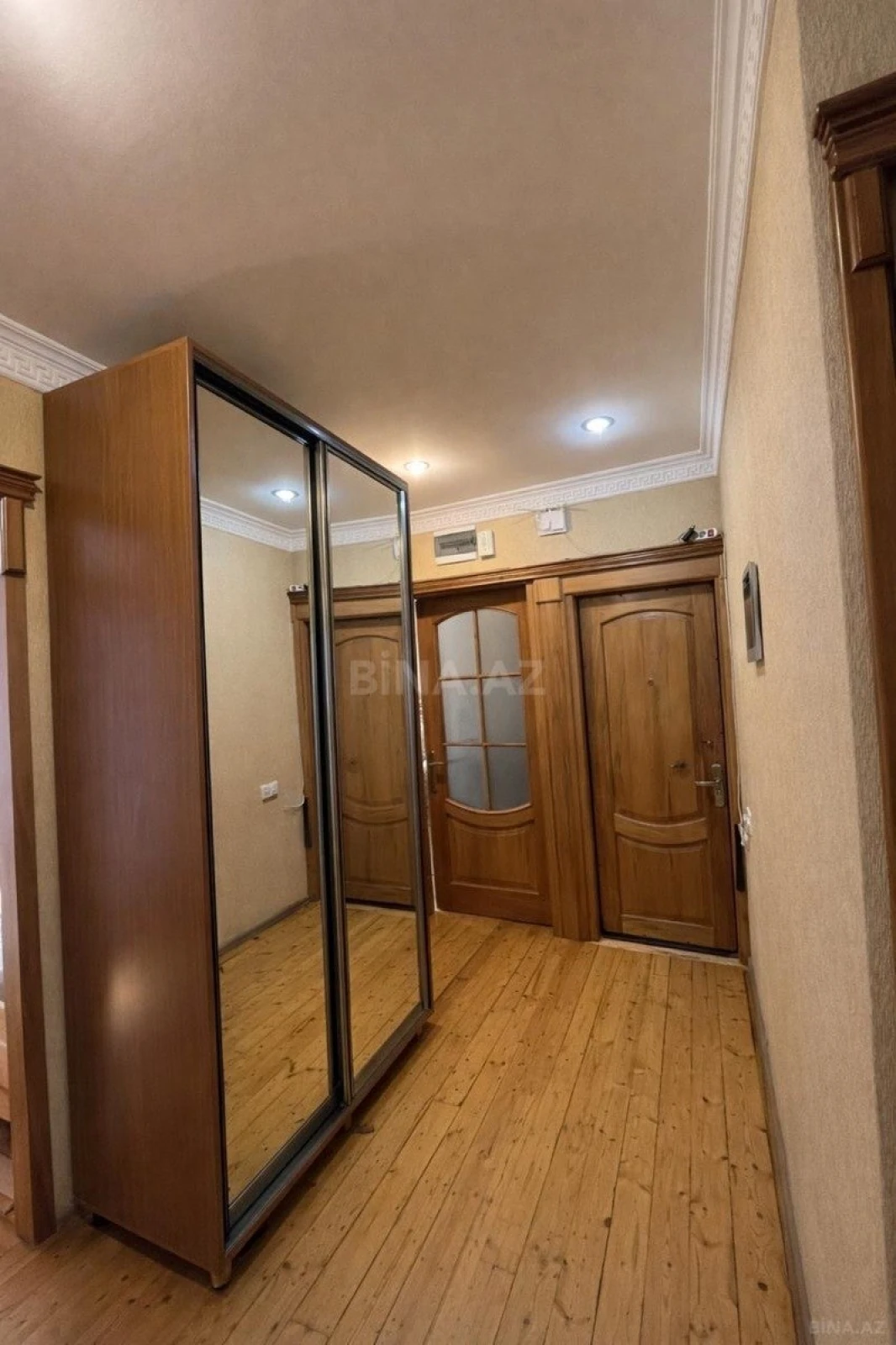 Satılır 4 otaqlı mənzil 105 m²