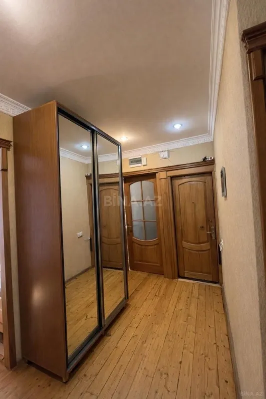 Satılır 4 otaqlı mənzil 105 m²