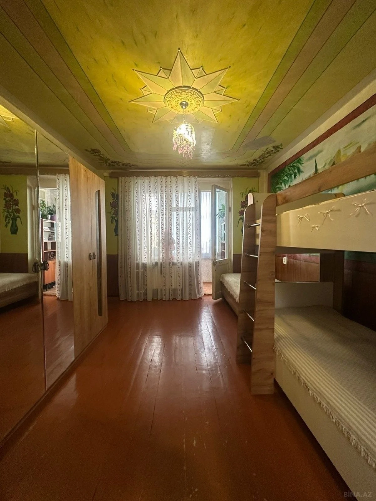 Satılır 4 otaqlı mənzil 100 m²