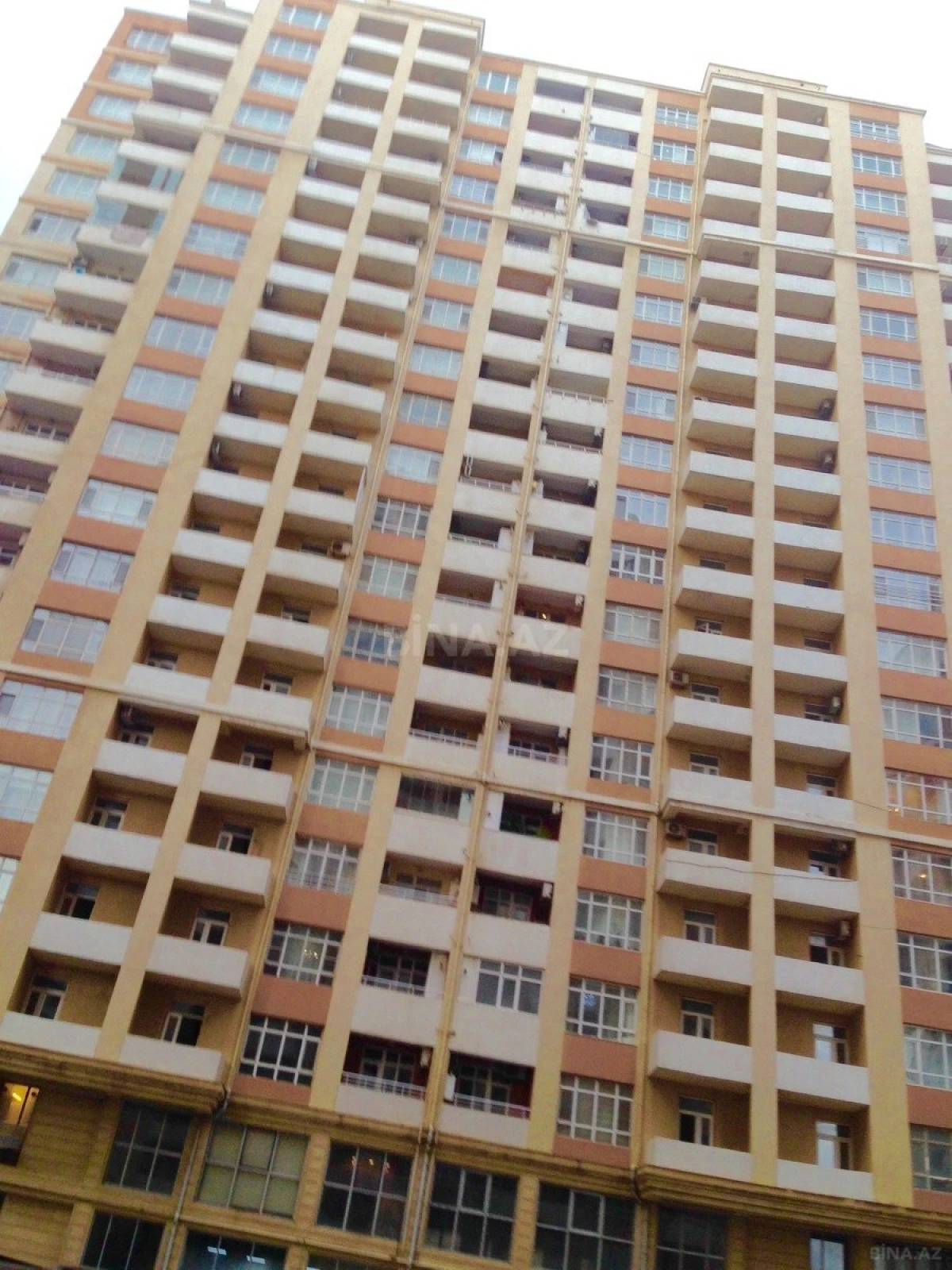 Satılır 4 otaqlı mənzil 154 m²