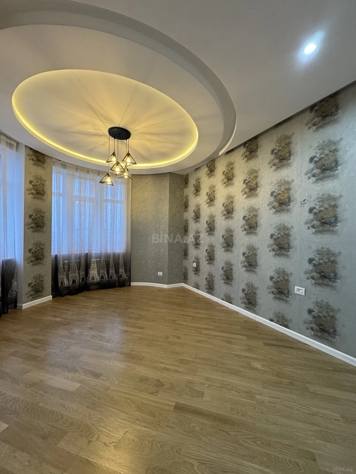 Satılır 4 otaqlı mənzil 154 m²