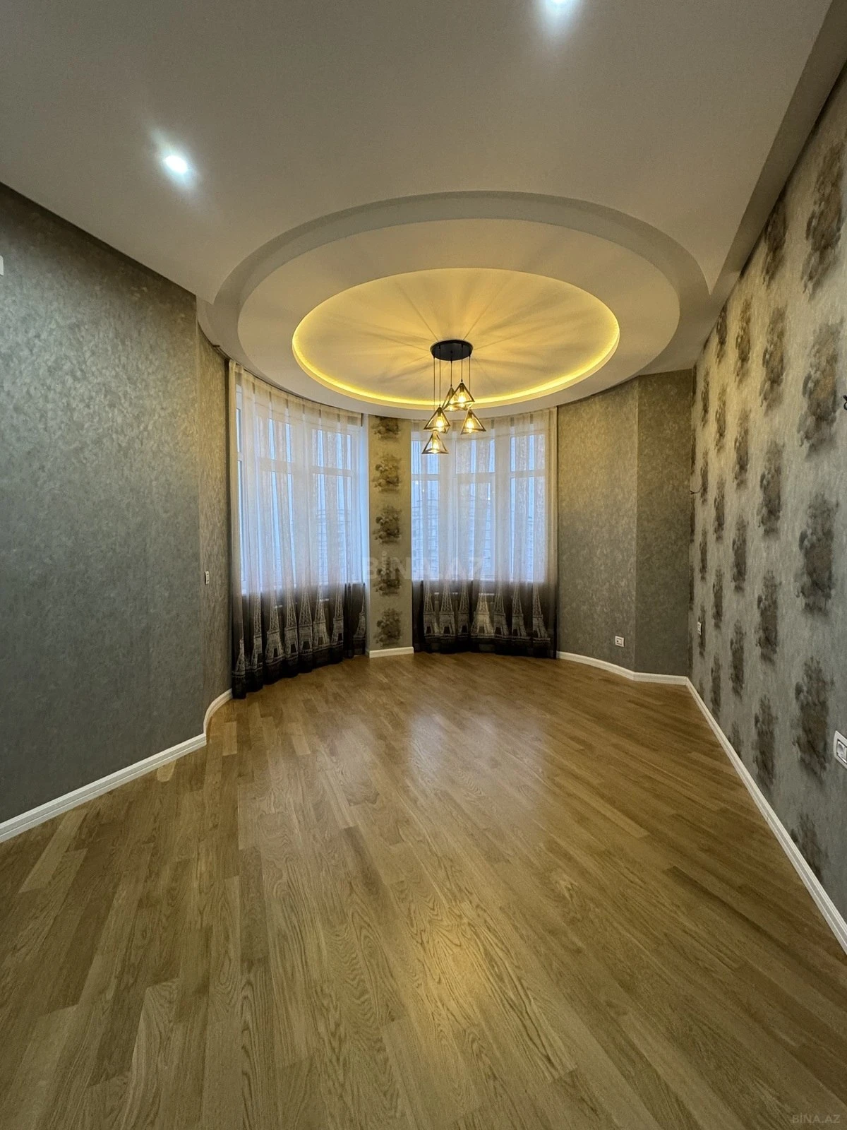 Satılır 4 otaqlı mənzil 154 m²