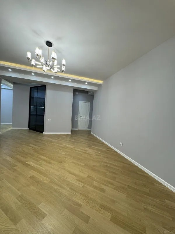 Satılır 4 otaqlı mənzil 154 m²