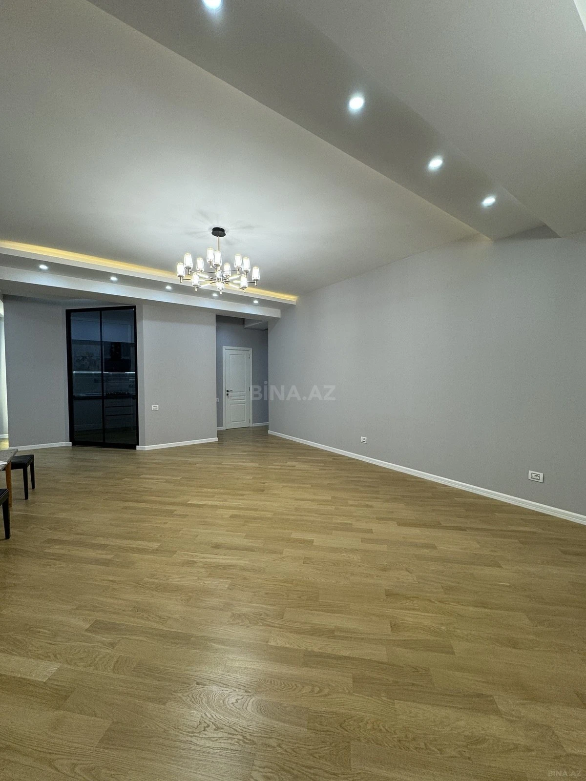 Satılır 4 otaqlı mənzil 154 m²