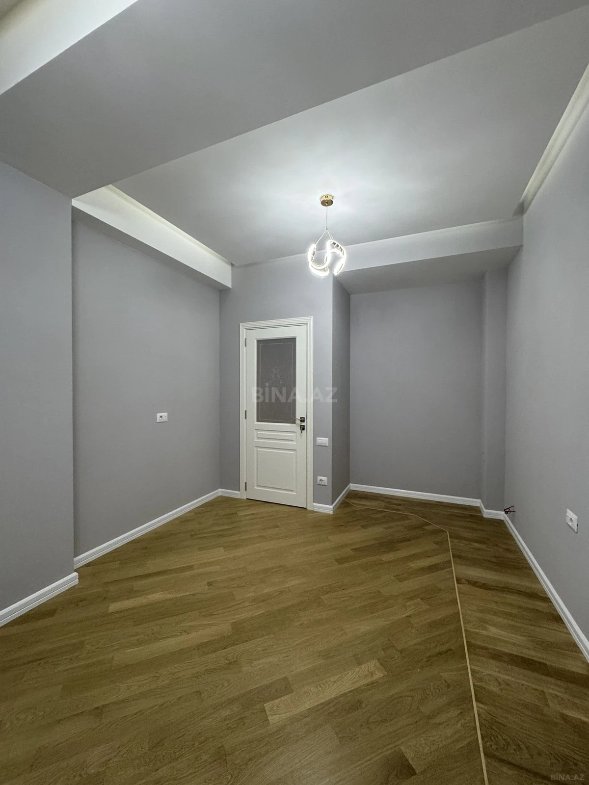 Satılır 4 otaqlı mənzil 154 m²