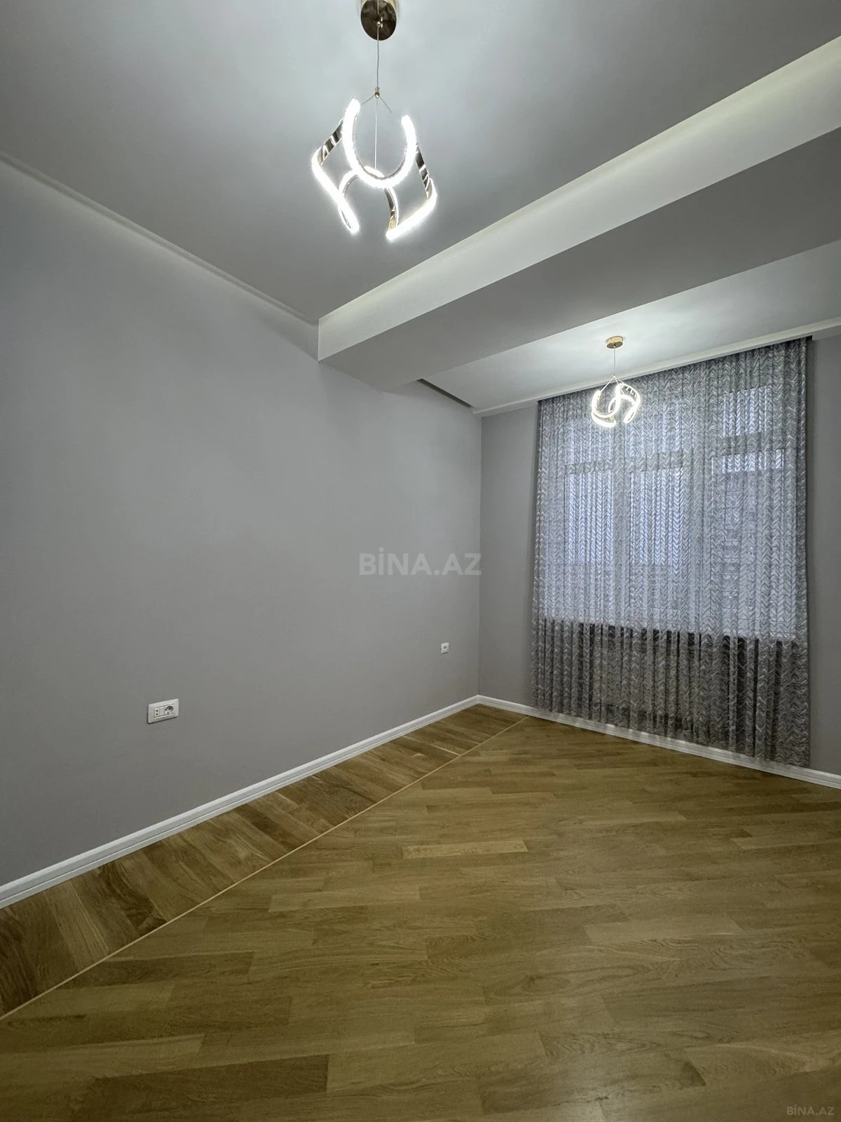 Satılır 4 otaqlı mənzil 154 m²