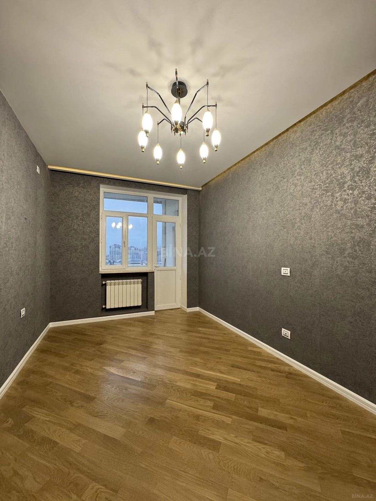 Satılır 4 otaqlı mənzil 154 m²