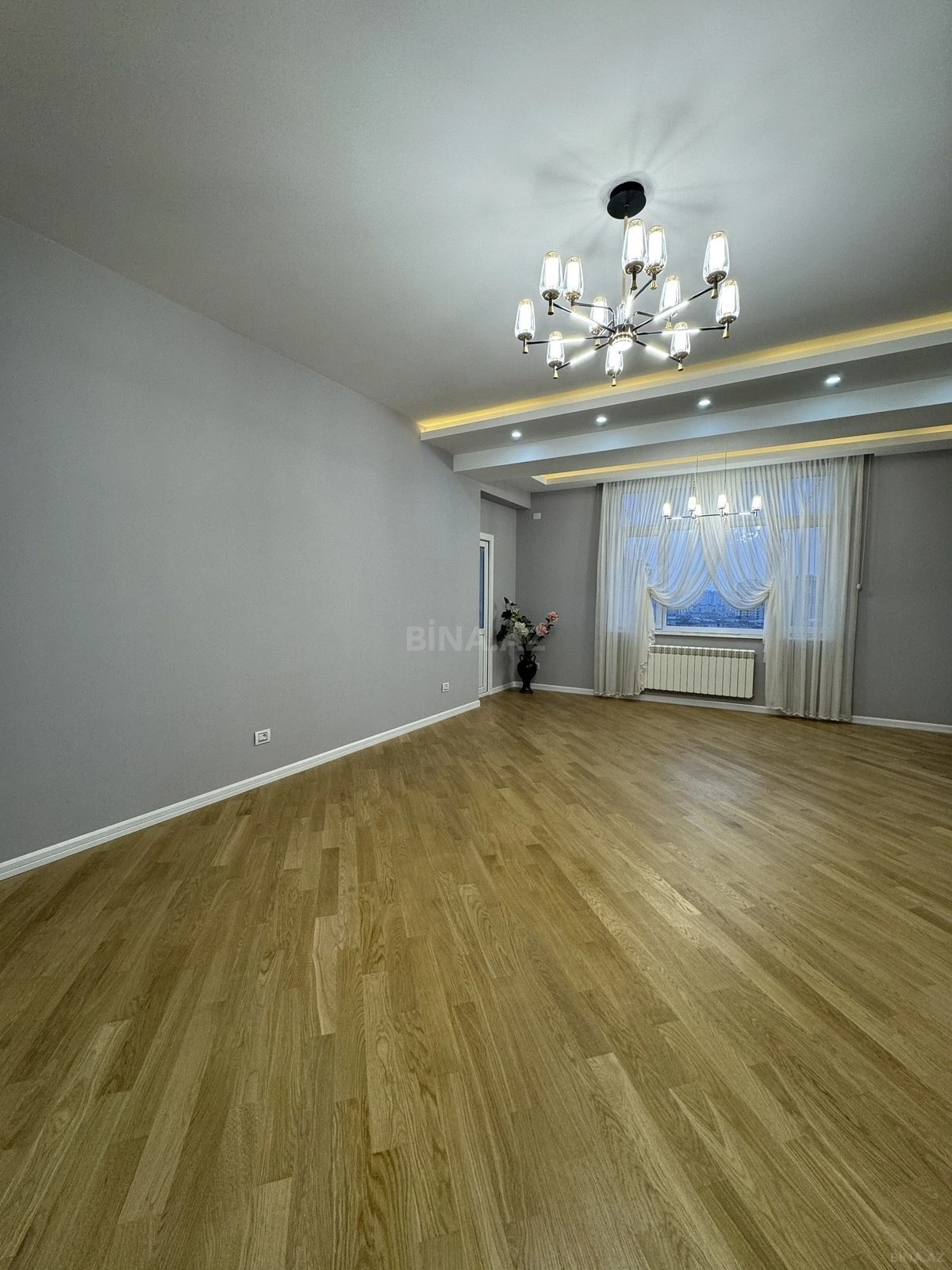 Satılır 4 otaqlı mənzil 154 m²