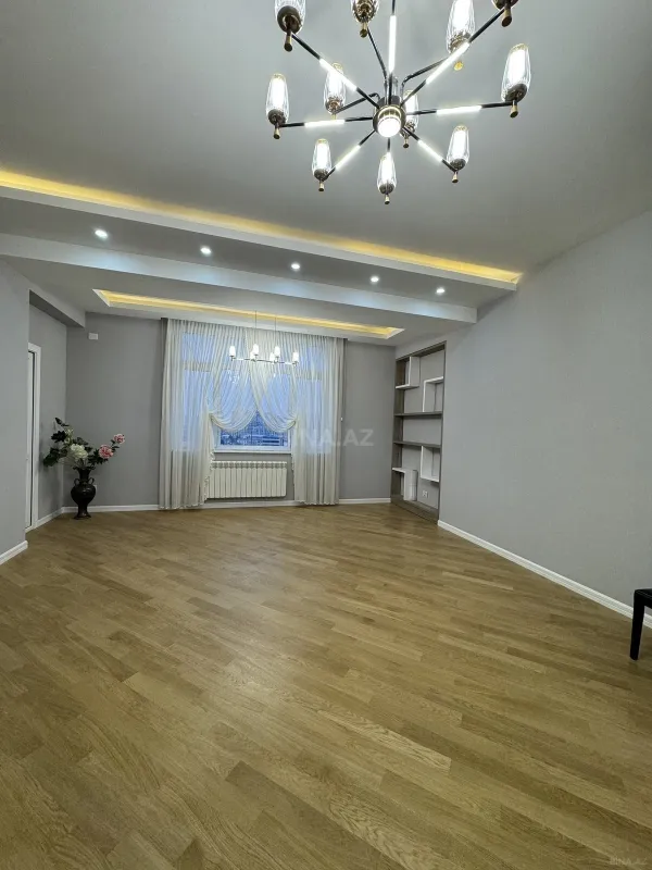 Satılır 4 otaqlı mənzil 154 m²