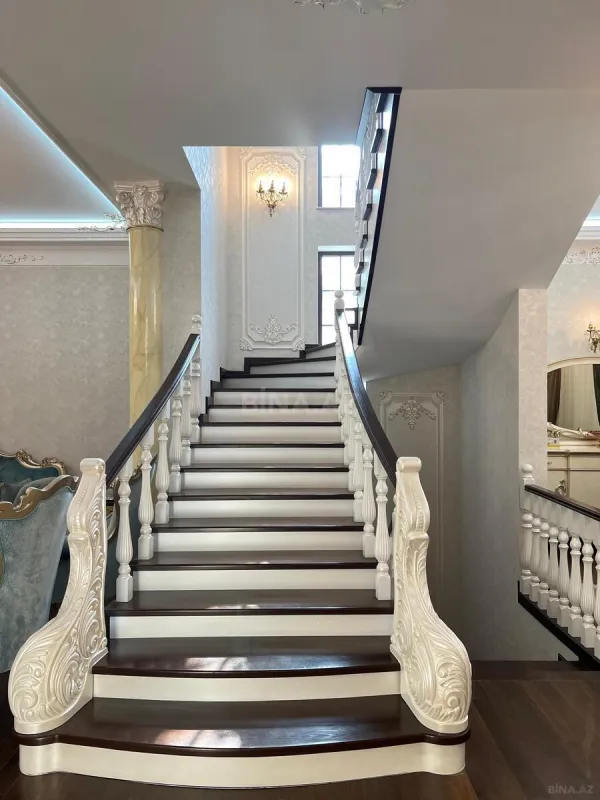 Satılır 7 otaqlı həyət evi 550 m²