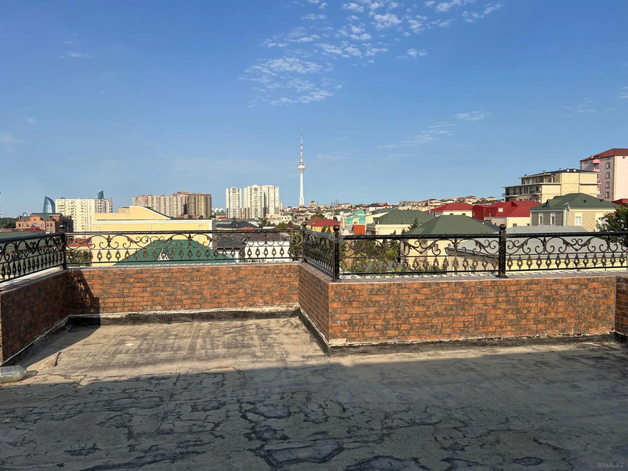 Satılır 7 otaqlı həyət evi 550 m²