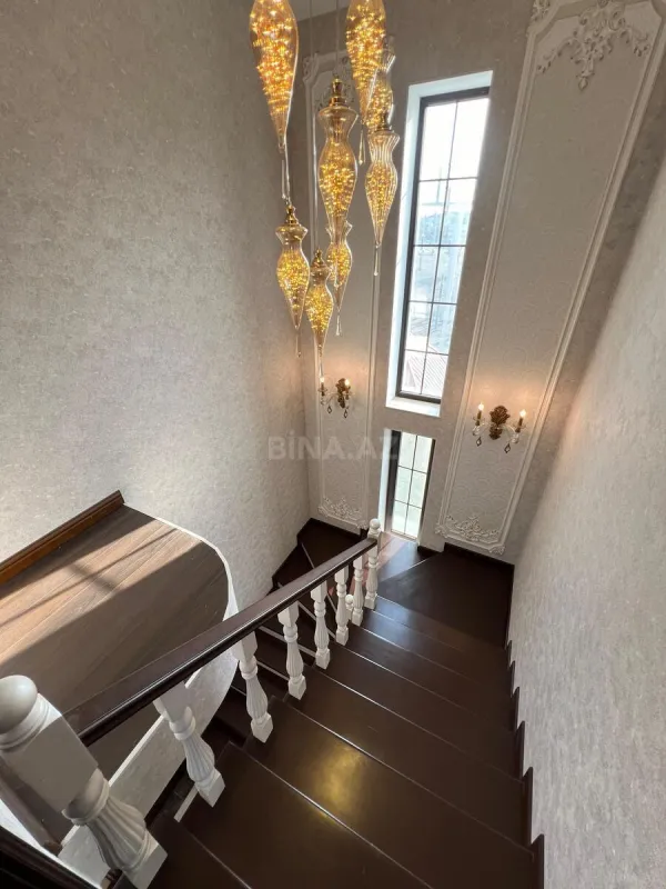 Satılır 7 otaqlı həyət evi 550 m²